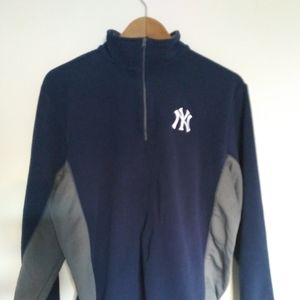 Majestic New York Yankees sweater Size L